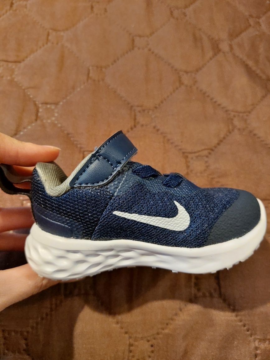 Обувки Nike revolution 6 - размер 18.5
