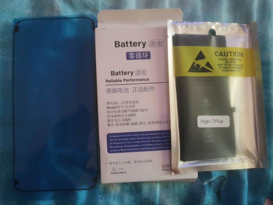 Display și baterie noi pentru iPhone 7 Plus, se vinde pachet.