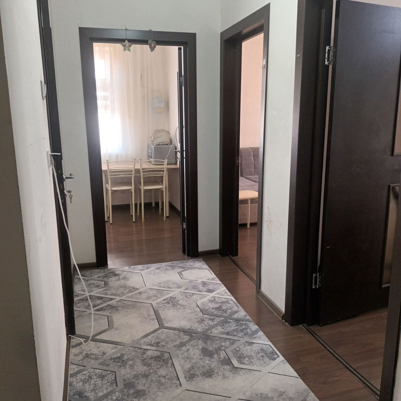 В Янгихаётском районе продаётся 2-х комнатная квартира