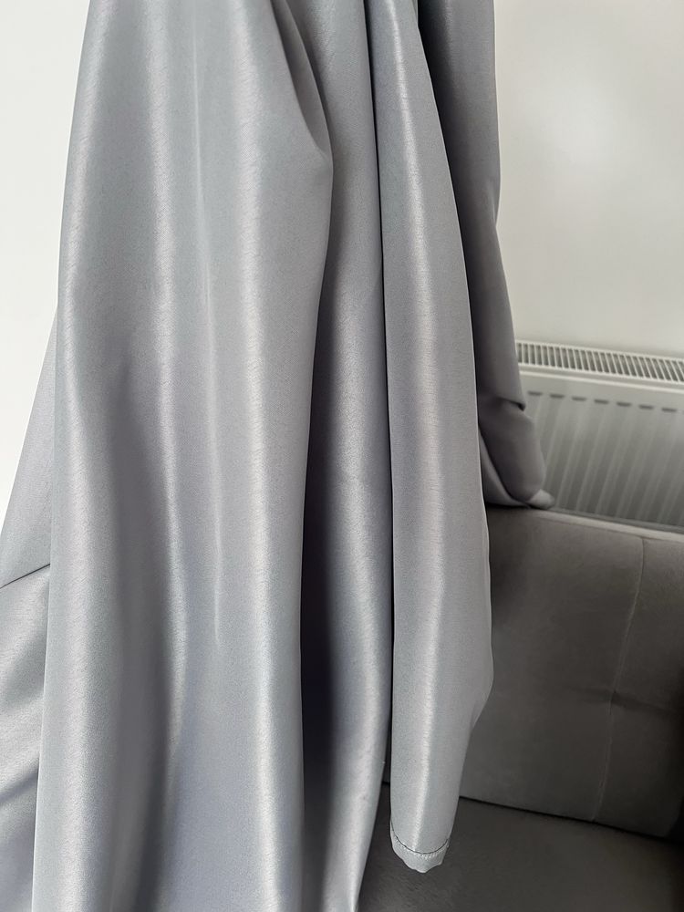 Draperie gri sidefat