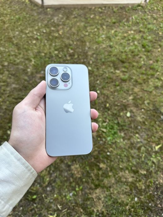 Iphone 15 pro natural