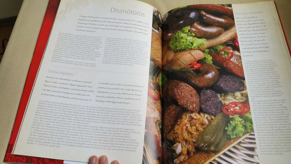 Vand Retete Traditionale Unguresti, bilingv maghiara-engleza, ca noua