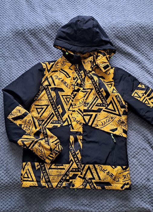 Лёгкая куртка на мальчика 9-12 лет