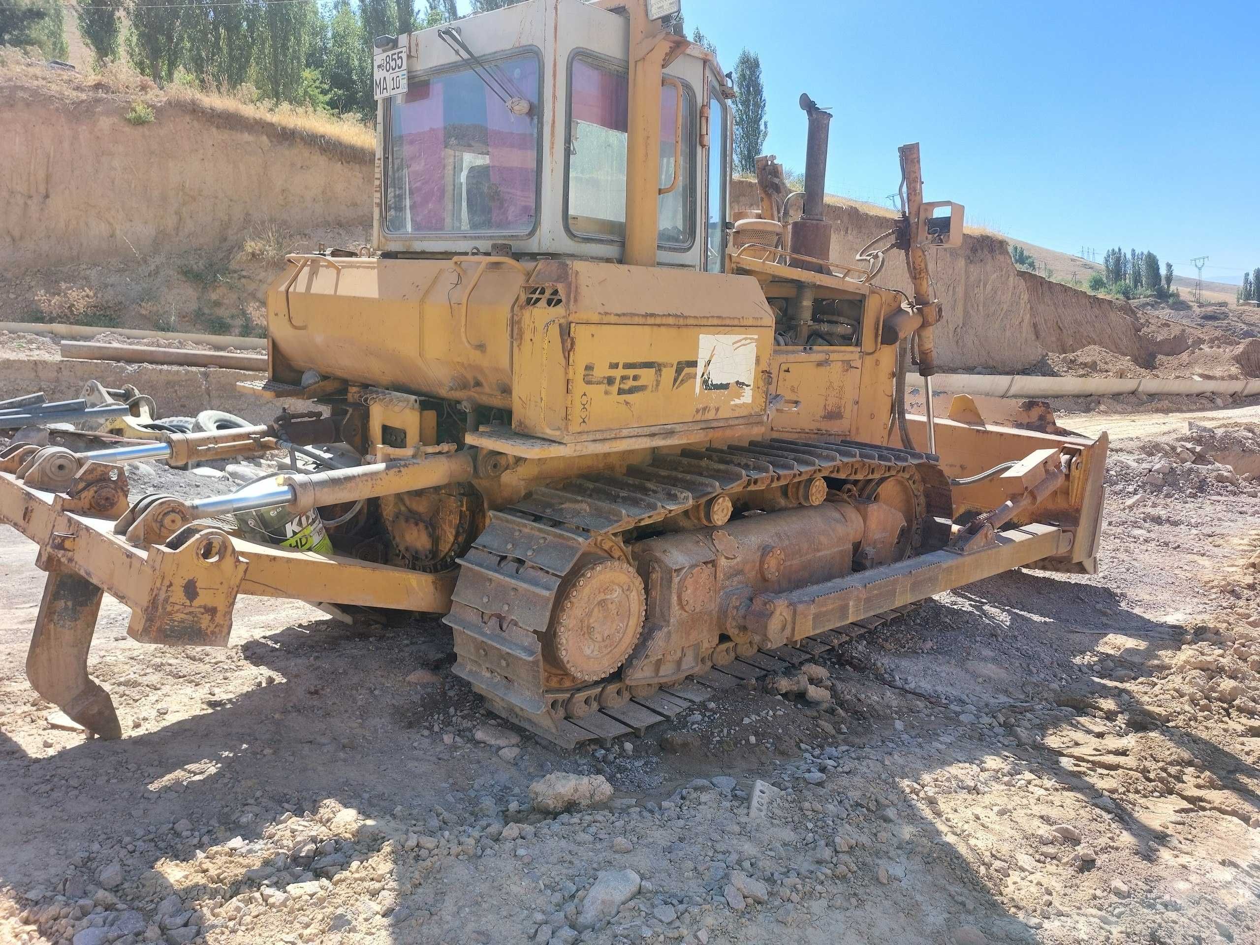 Булдозер T-9-01KBP 01-01 сотилади золати яхши