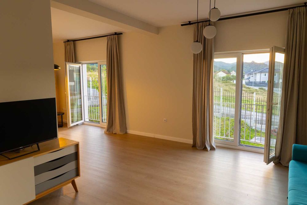 PF, închiriez casă individuală 170mp, D+P+E, nouă, cu interior modern