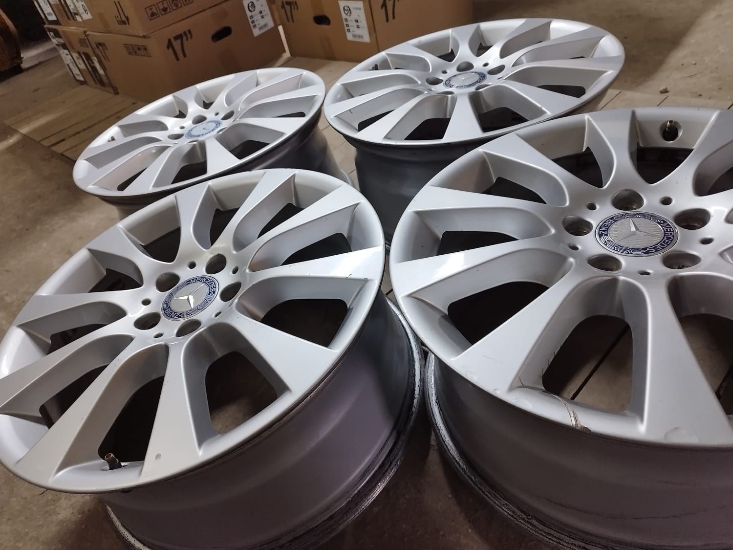 R18 PCD 5*112 Комплект оригинальных легкосплавных дисков