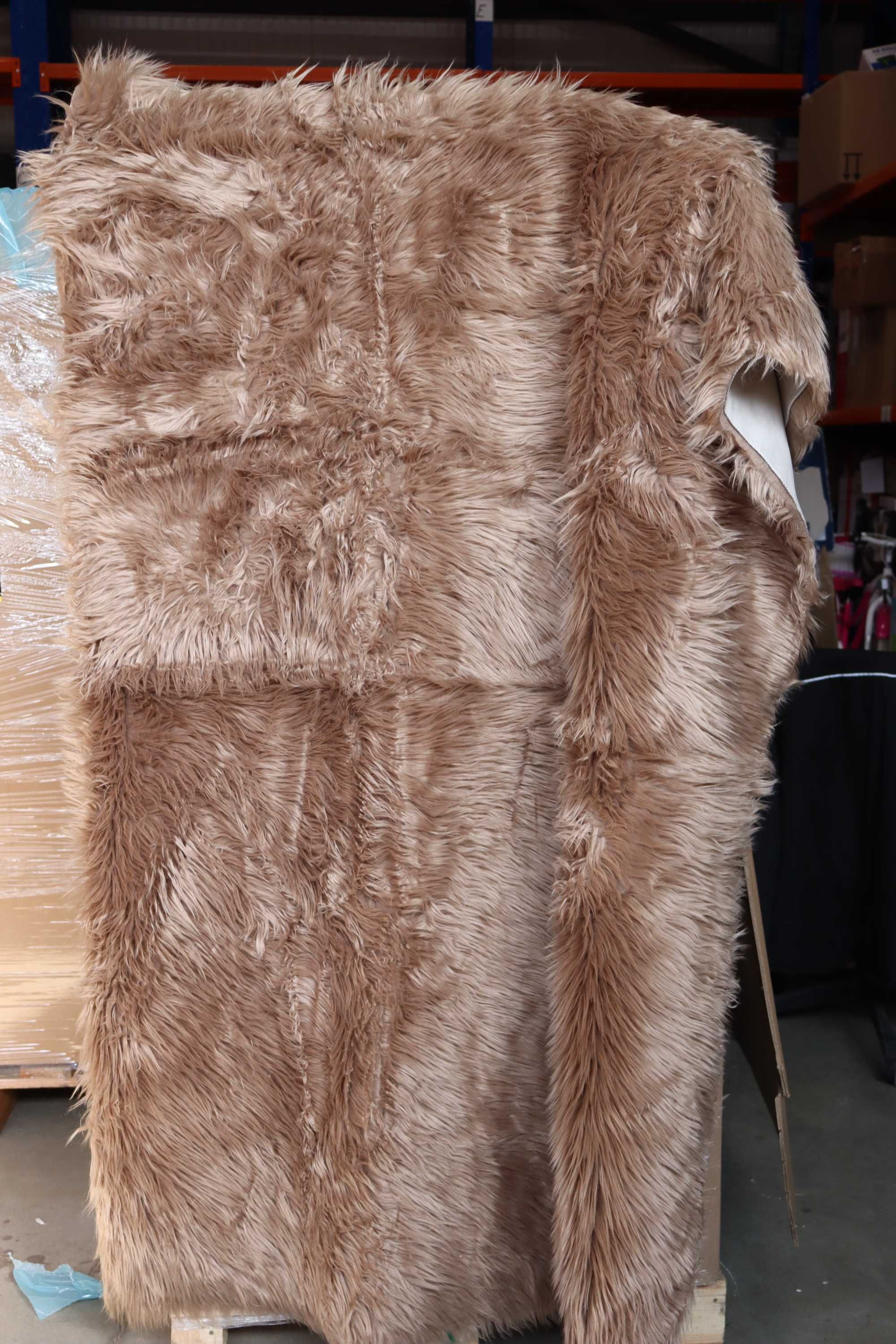 Килим с дълъг косъм 110 х 180см.
