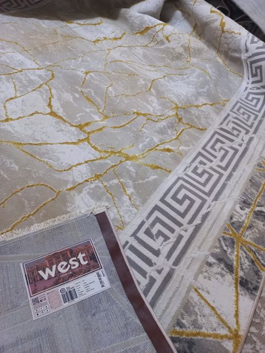 Продаёться ковры.