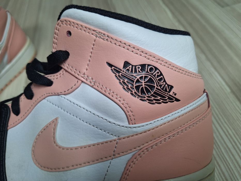 Air Jordan 1 Mid Limited Edition "Crimson Tint" marimea 42.5