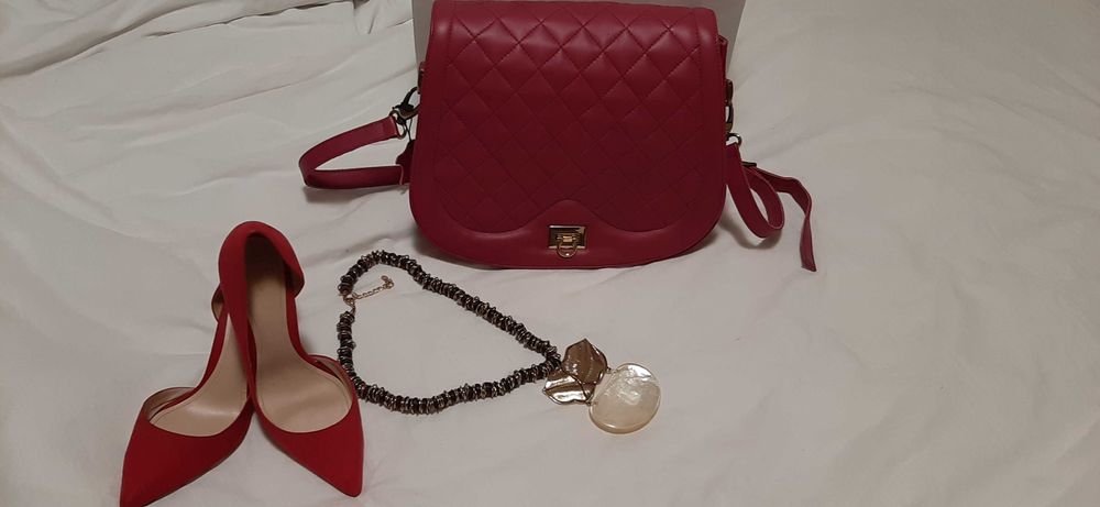 Geanta piele roz medie 190 RON