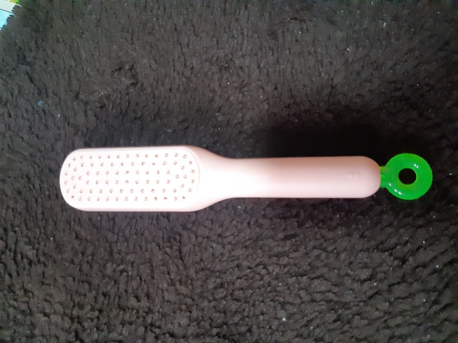 Perie cu dinti retractabil pt curatare usoara