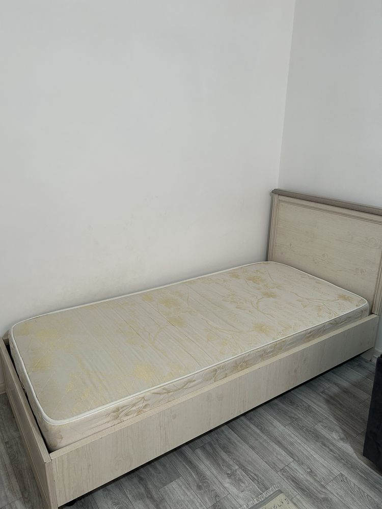 Продаю кровать в хорошом состояние