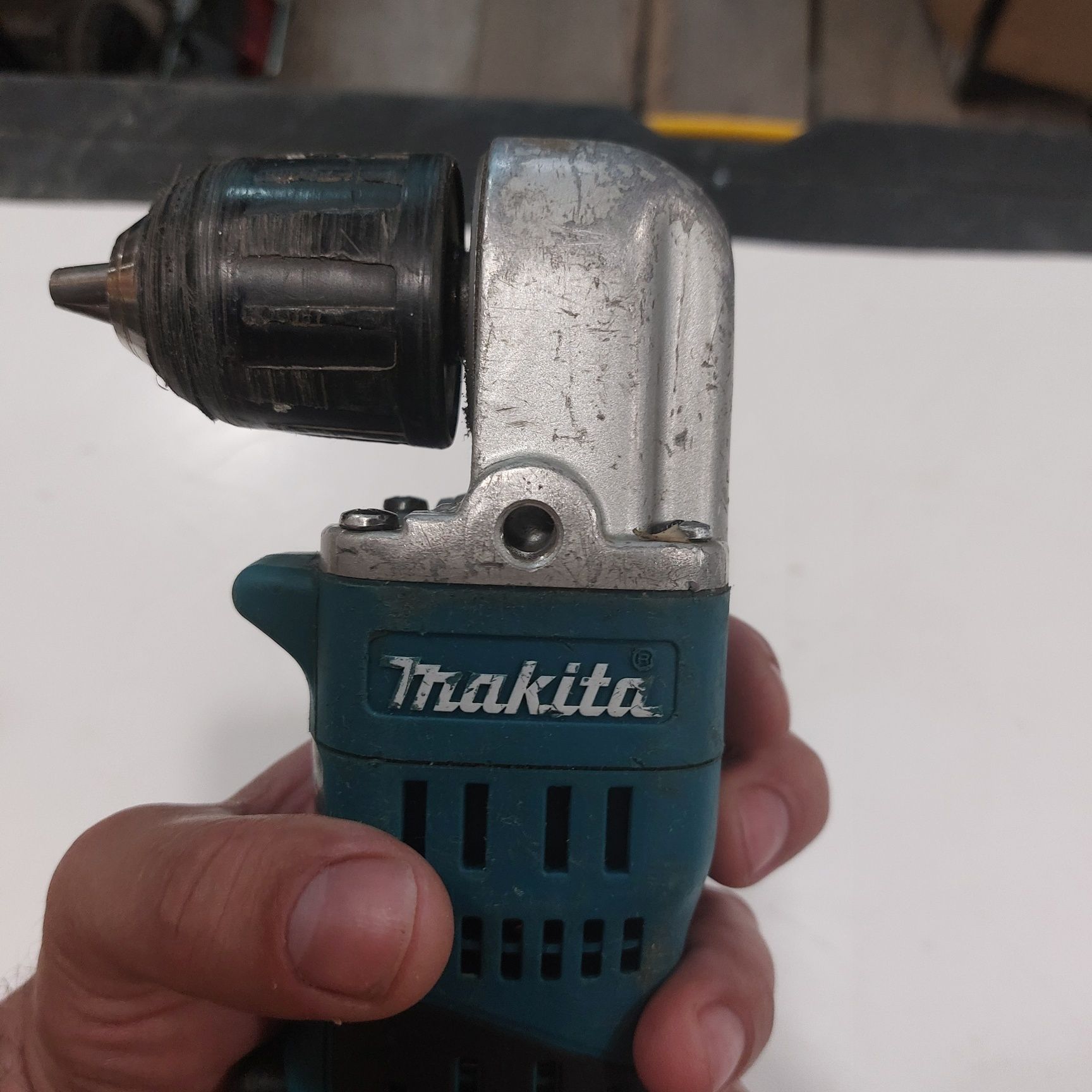 Акумулаторен ъглов винтоверт Макита 18 волта Makita DDA351