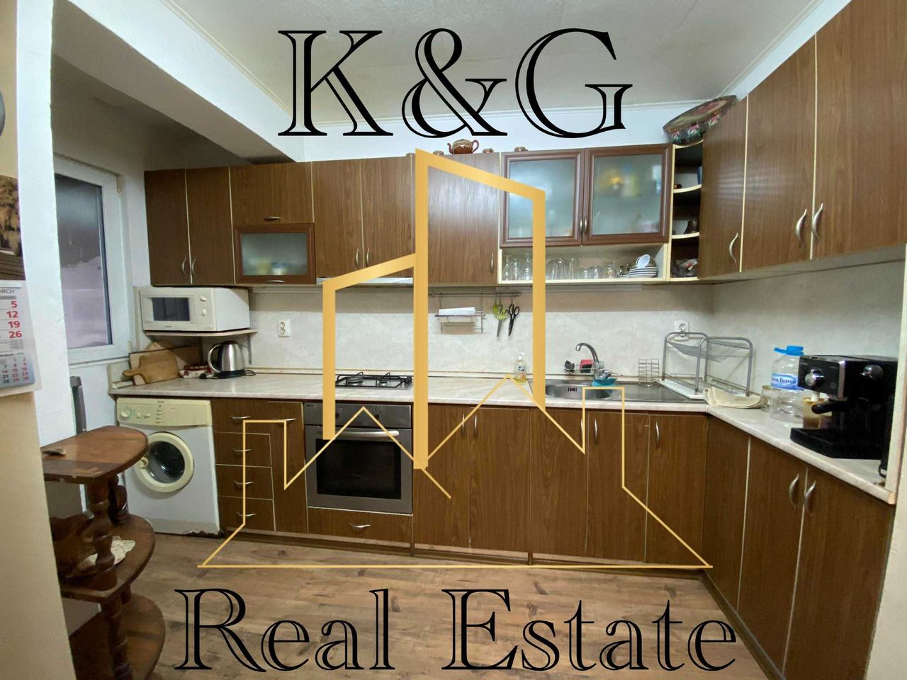 Продава се Тристаен апартамент в Разград, Варош - 98 кв.м за 1354 €/кв.м - Снимка #2