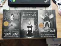 Трилогия Miss Peregrine's Home for Peculiar Children на английски език