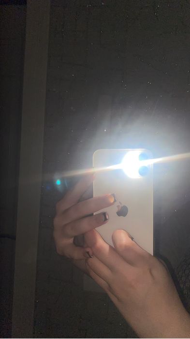 Айфон 11, белый.