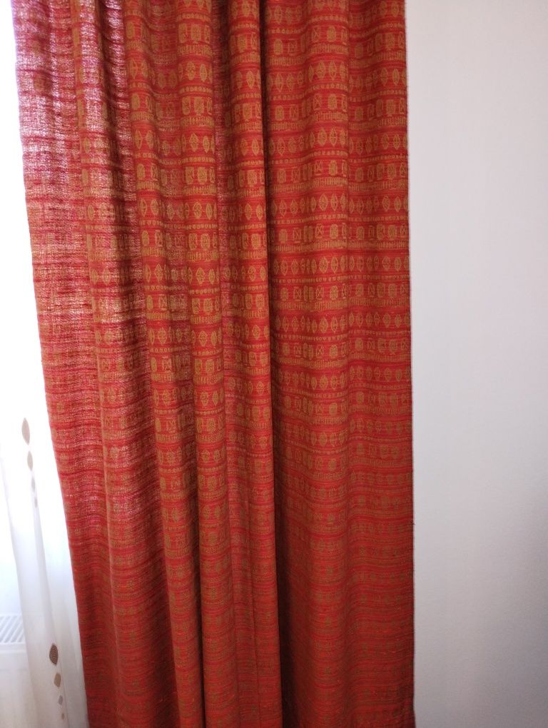 Perdea cu doua draperii