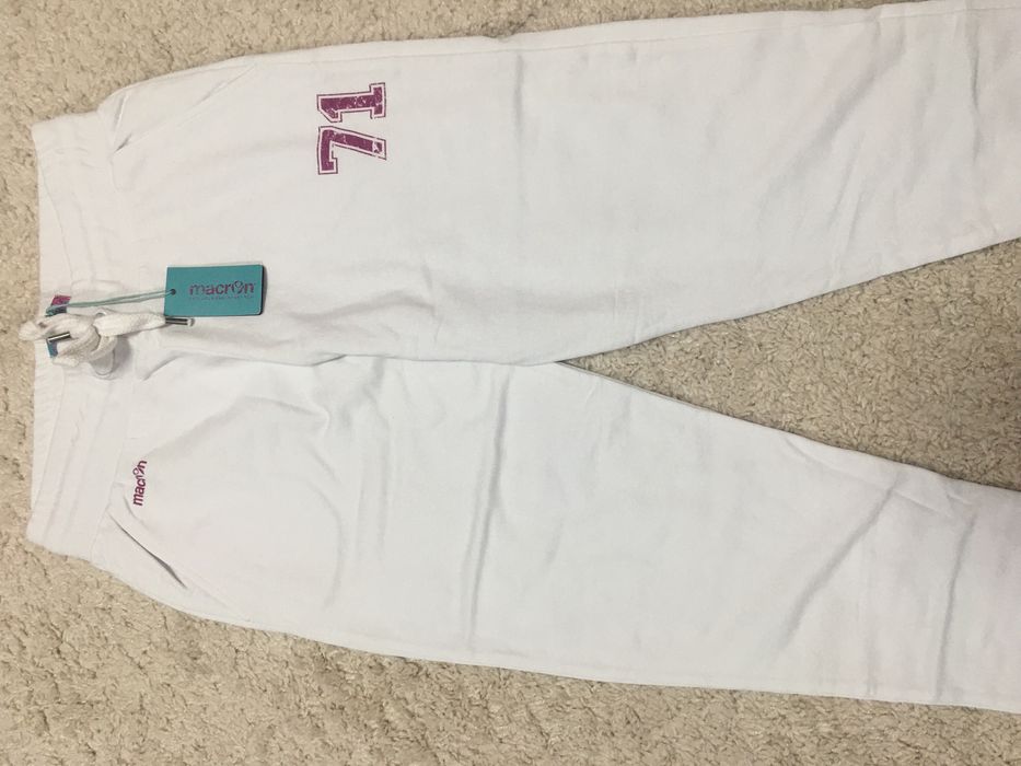 Yevropani Makron brendidan triko sotuvda.Madi in Italy