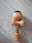 Vând Kendama lucioasă nouă