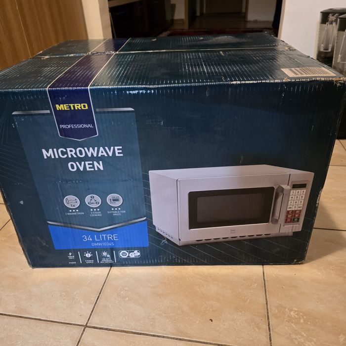 Cuptor cu microunde profesional 34L sigilat. 800 lei si 3 Chafing-dish