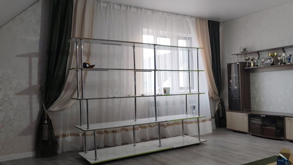 Продам полку для цветов очень удобная и практичная