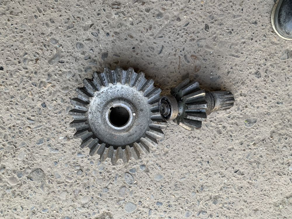 Vand ax cu pinioane si cu ambreiaj balotiera l sgorbati model:81