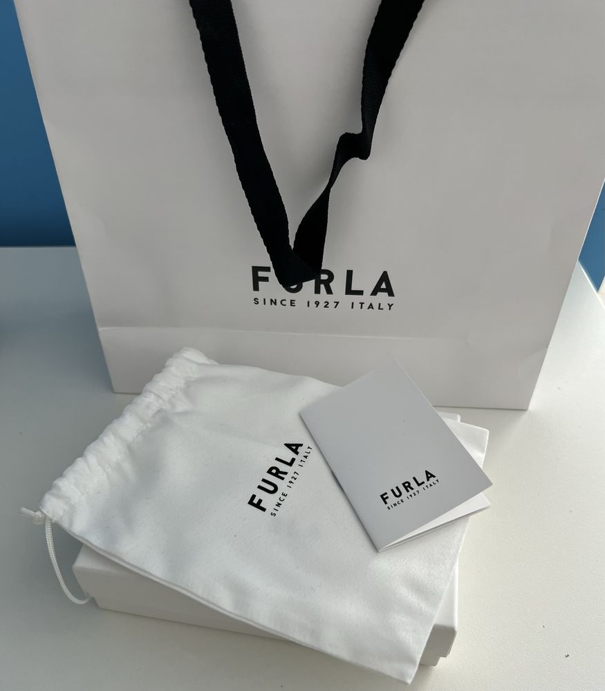 Кожен портфейл Furla