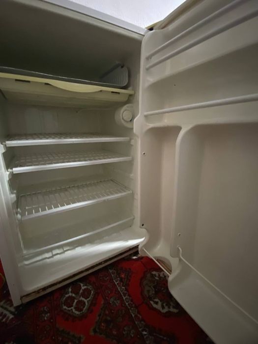 Холодильник, срочно продаётся