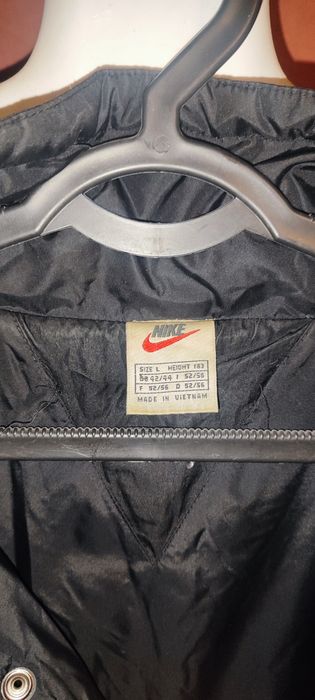 Продам оригинальную куртку Nike, в хорошем состоянии .