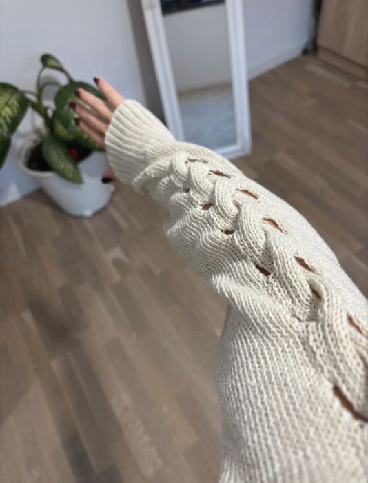 Pulover nou cu eticheta