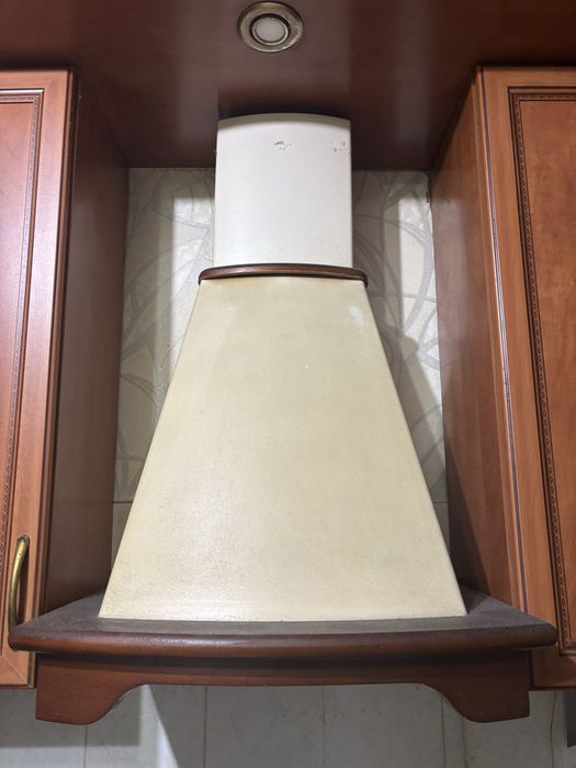 Продам вытяжку ELICA corallo wh 60