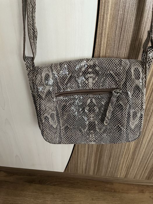 Дамска малка чанта,без забележки.