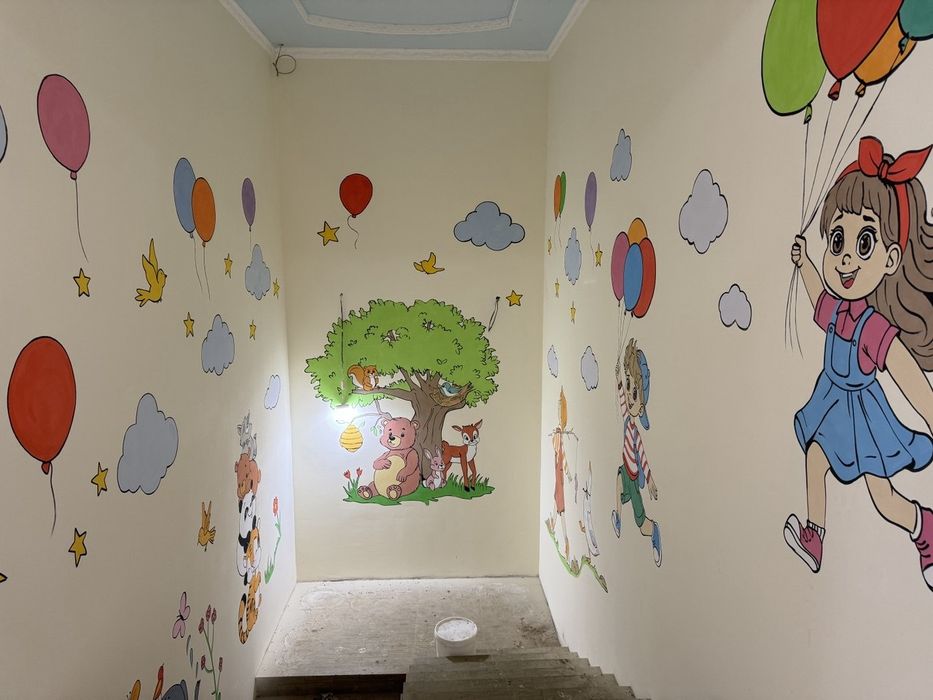 Rassom, Художник, барелеф