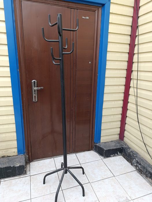 Вешалка железная.