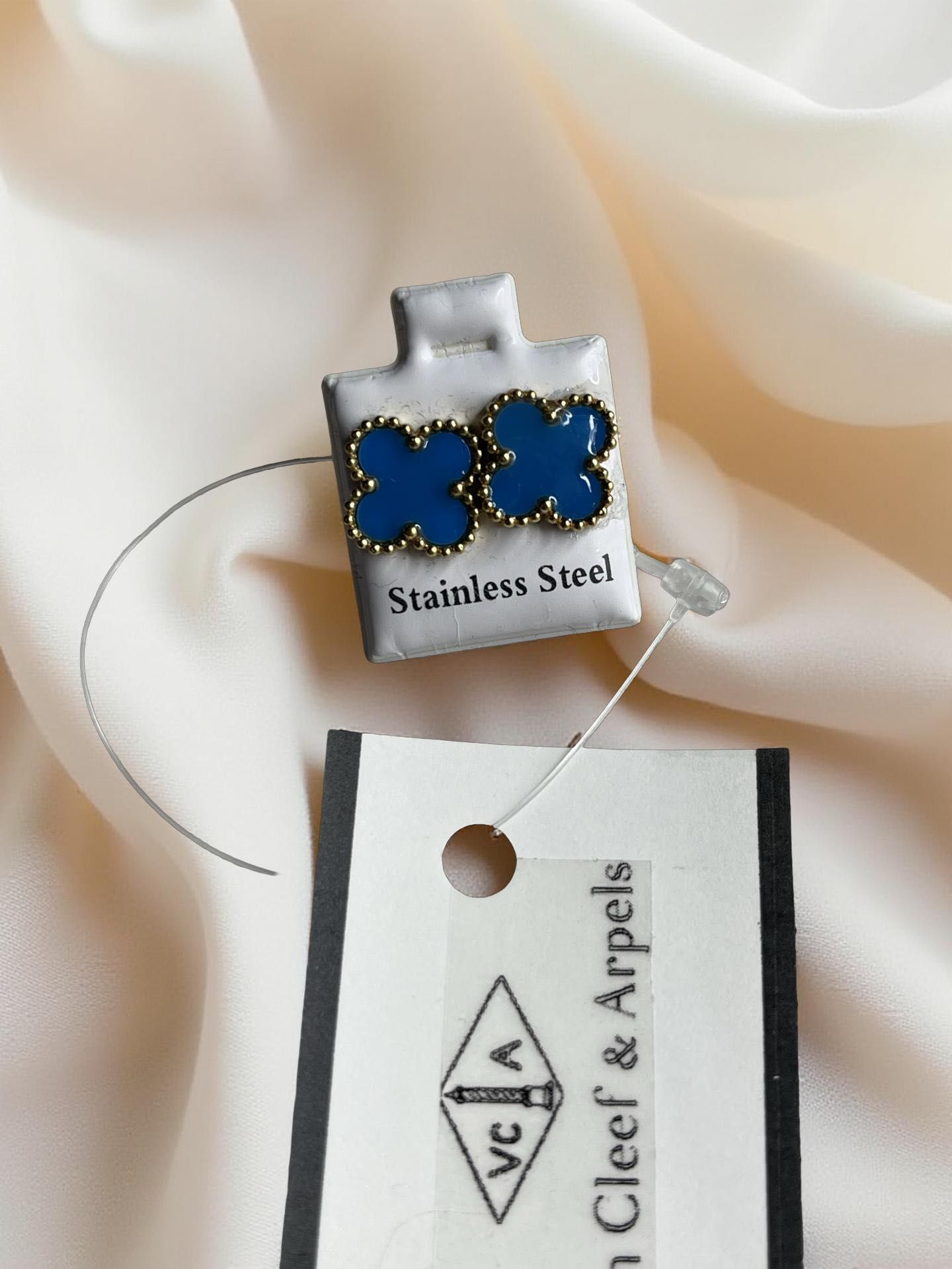 Ван Клиф обеци златни детелини van cleef зелени бели черни розови сини