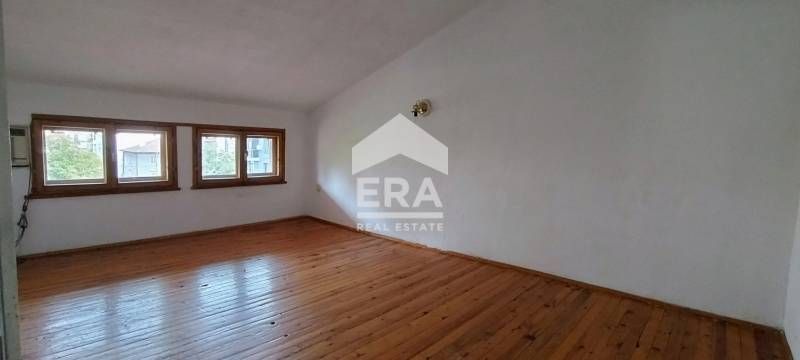 Четиристаен мансарден апартамент в центъра на Кърджали, до училище „О