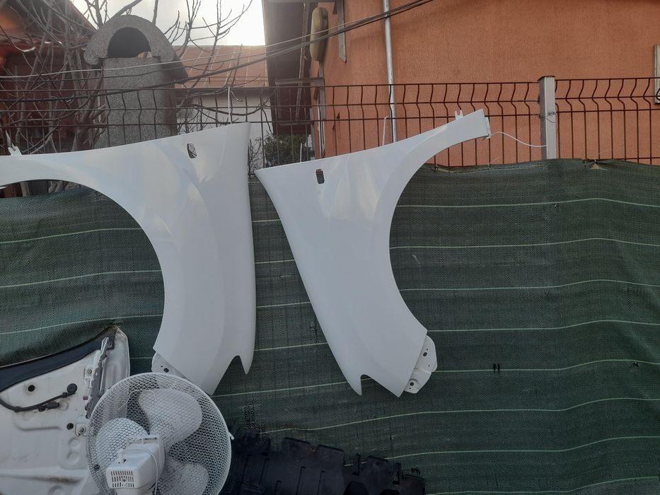 Aripa logan strângă dreapta și bara fata