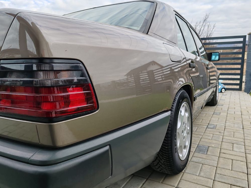 Mercedes w124  an 1987