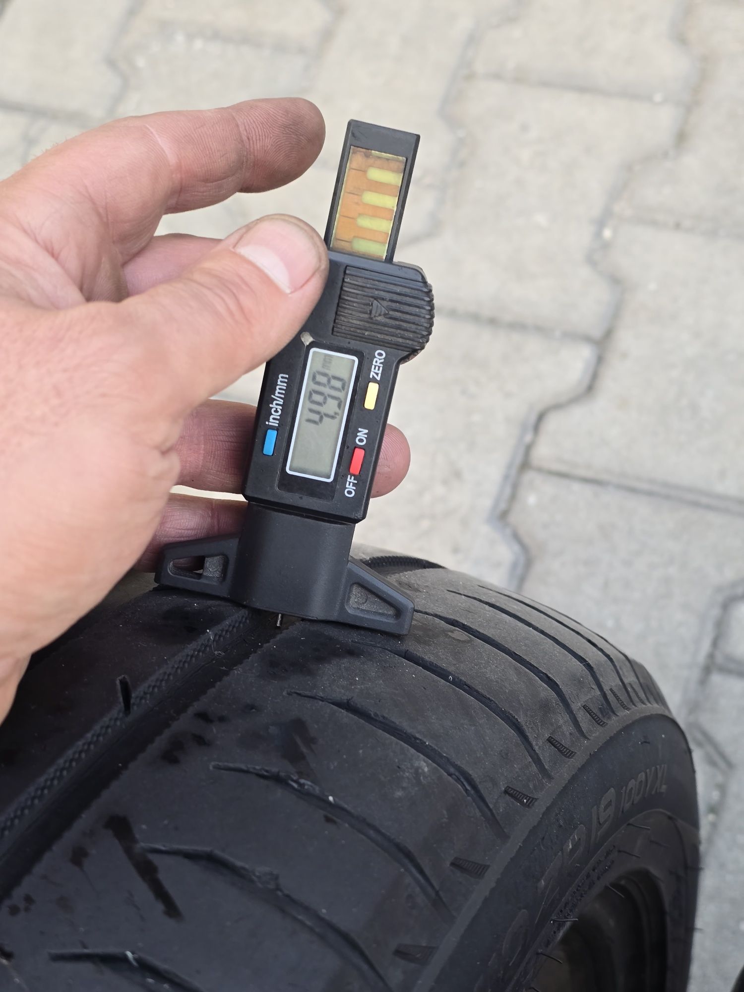 235 40 19 nokian