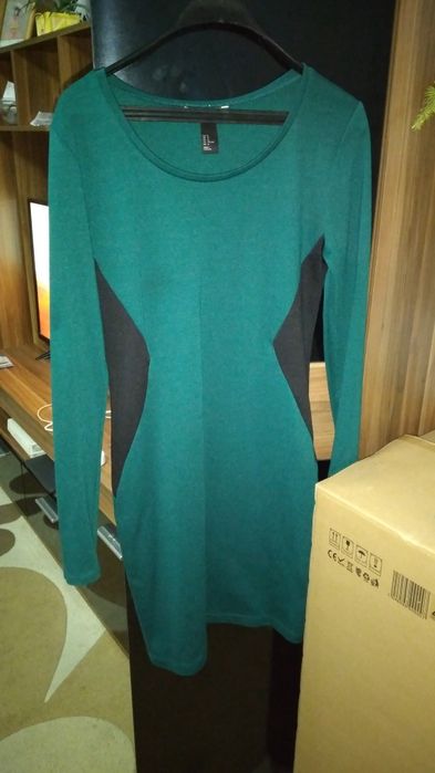 Рокли размер M зелена и черна на цветя.