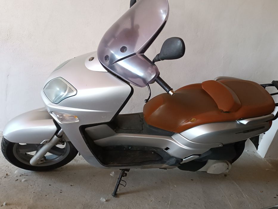 Scurter Yamaha xc vrsity 300