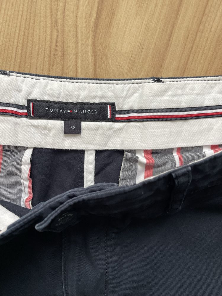 TOMMY HILFIGER / мъжки къс панталон W31