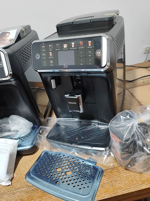 Expresoare automate Philips seria 5500 LatteGo