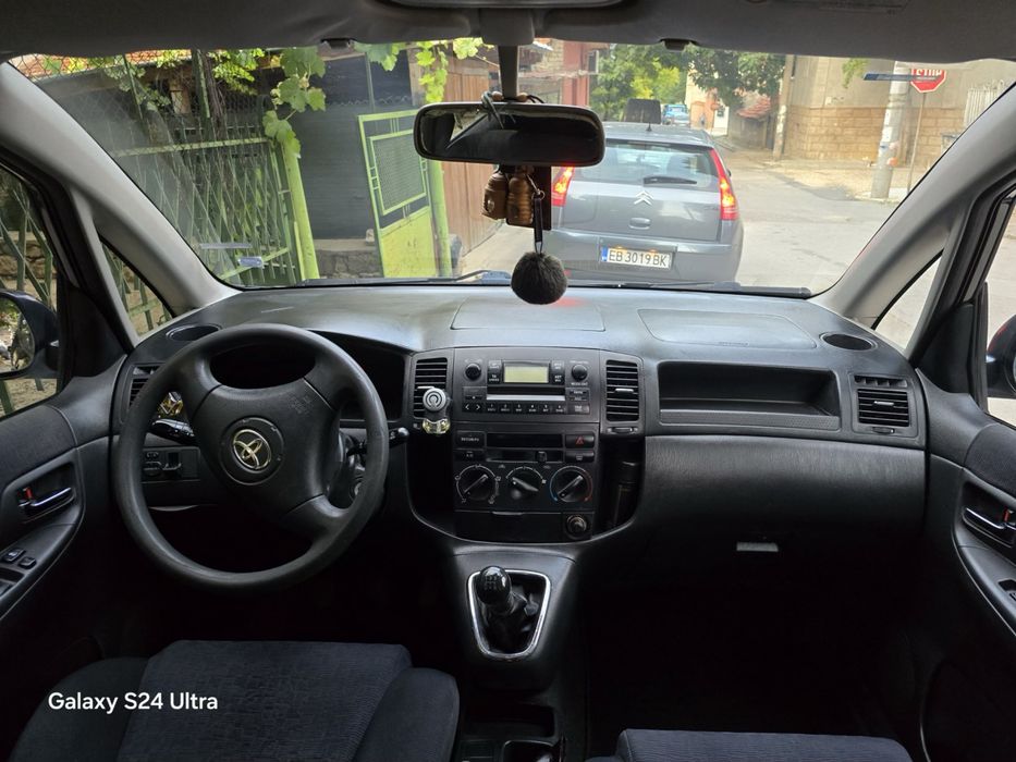 Toyota Corolla Verso, 2.0, 2002 г.