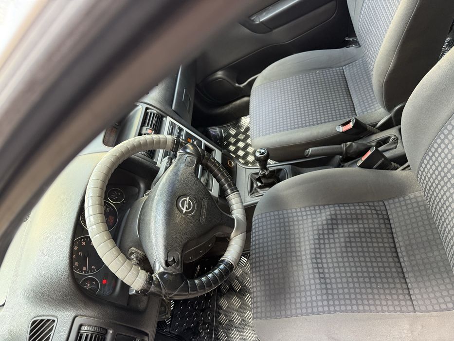 Опел Астра 1.6/84кс