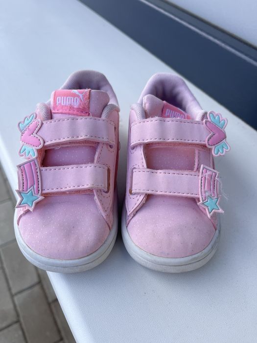 Vând adidași Puma pentru fetite marimea 23