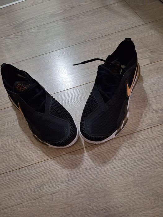 De vanzare adidasi nike