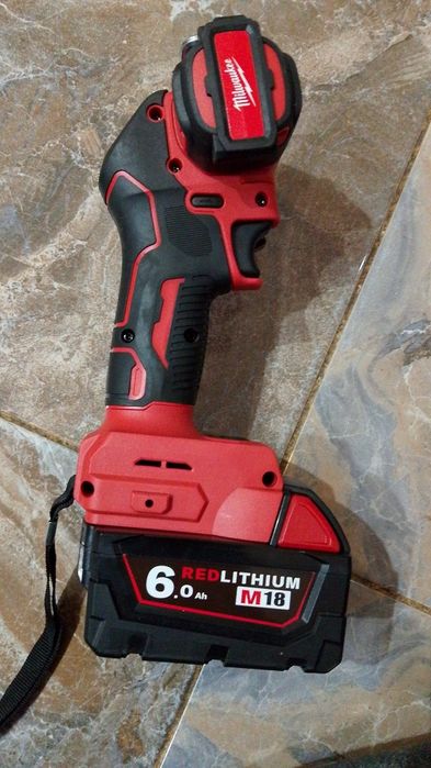 Mini flex milwaukee cu baterie de 6A
