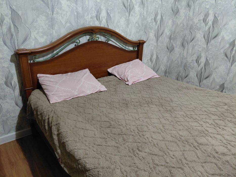 Прода спальню кровать в идеальном состоянии