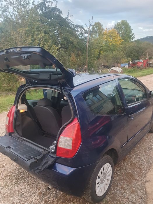 Vând Citroen C2 1,1 benzina.Anvelope all seasons.